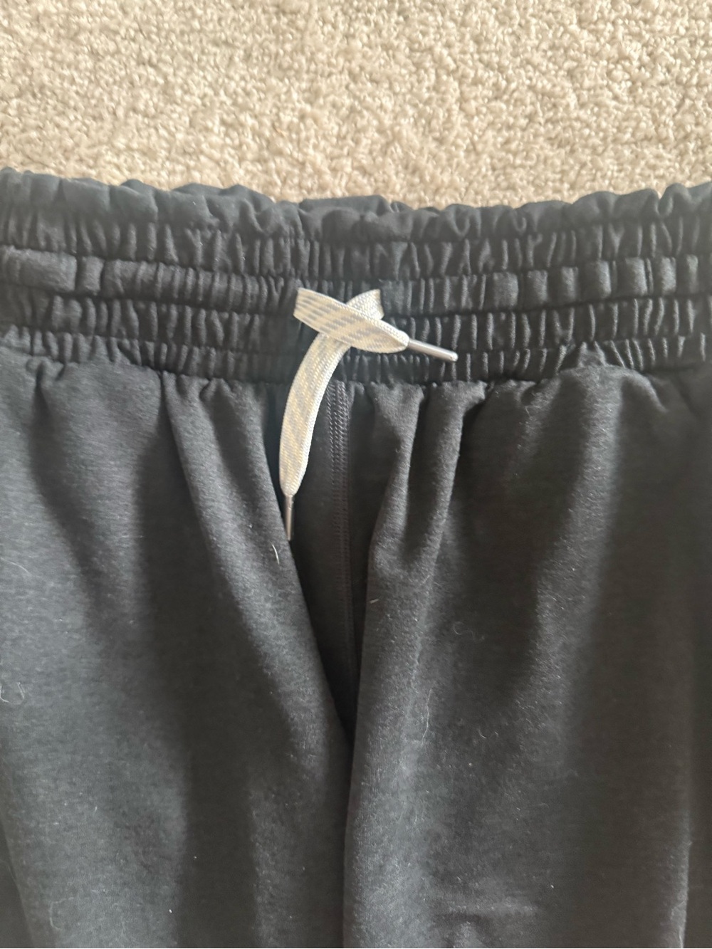 Vuori Black Halo Boxy Short - Picture 4 of 4